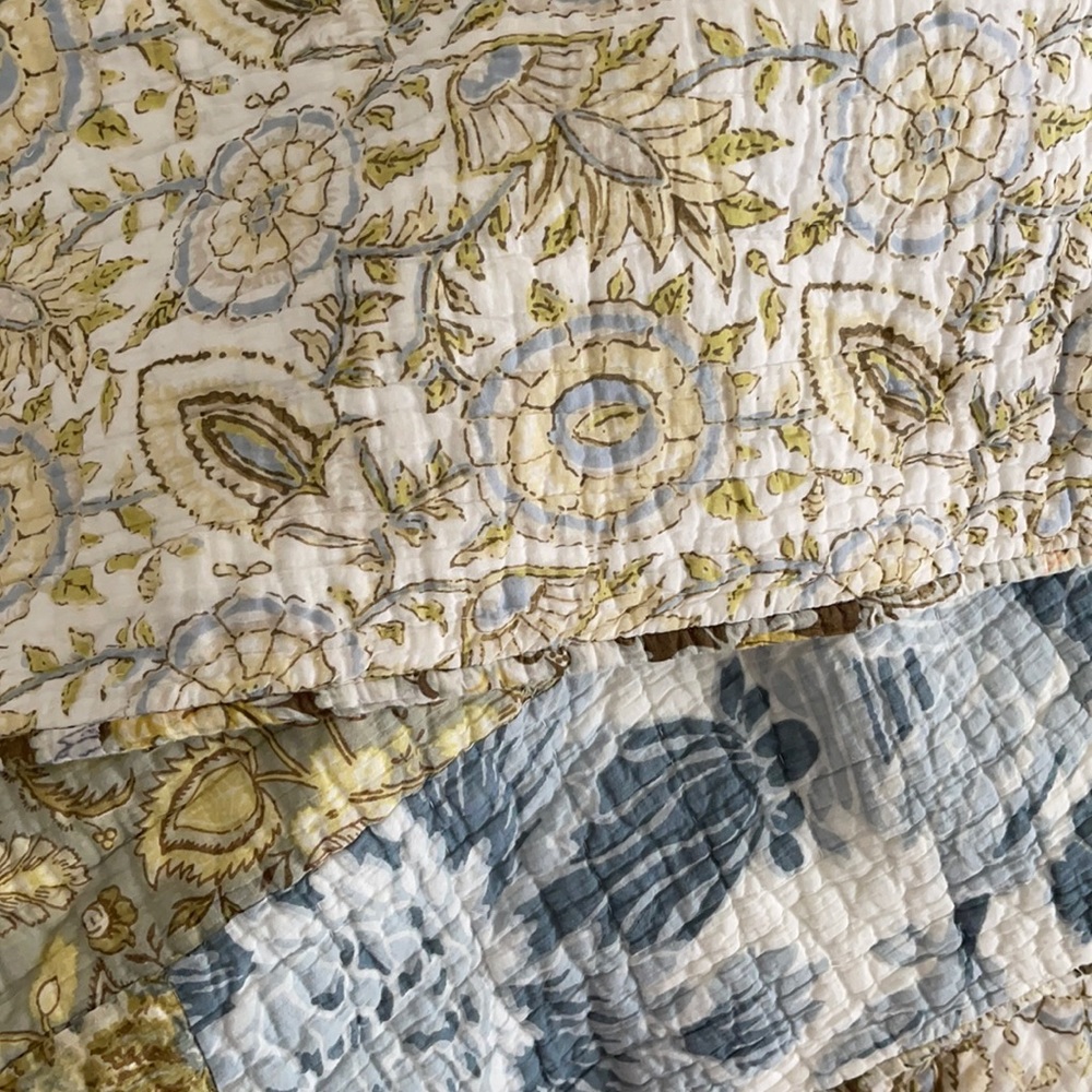 Pottery Barn Reversable Quilt - Queen